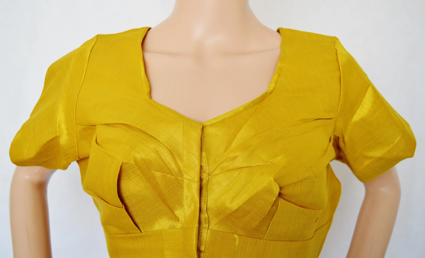Elegant Gold Brocade Blouse – Size 42